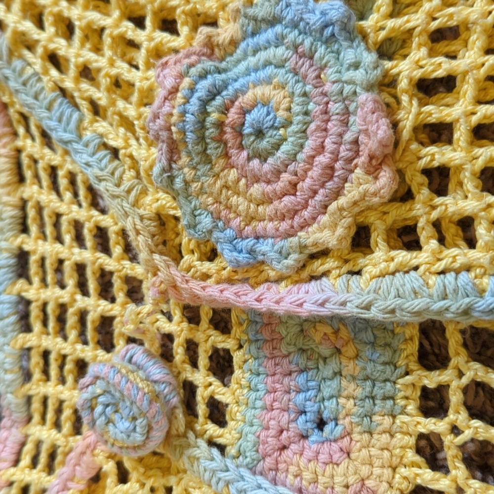 Vintage hand crochet vest - Picture 2 of 4